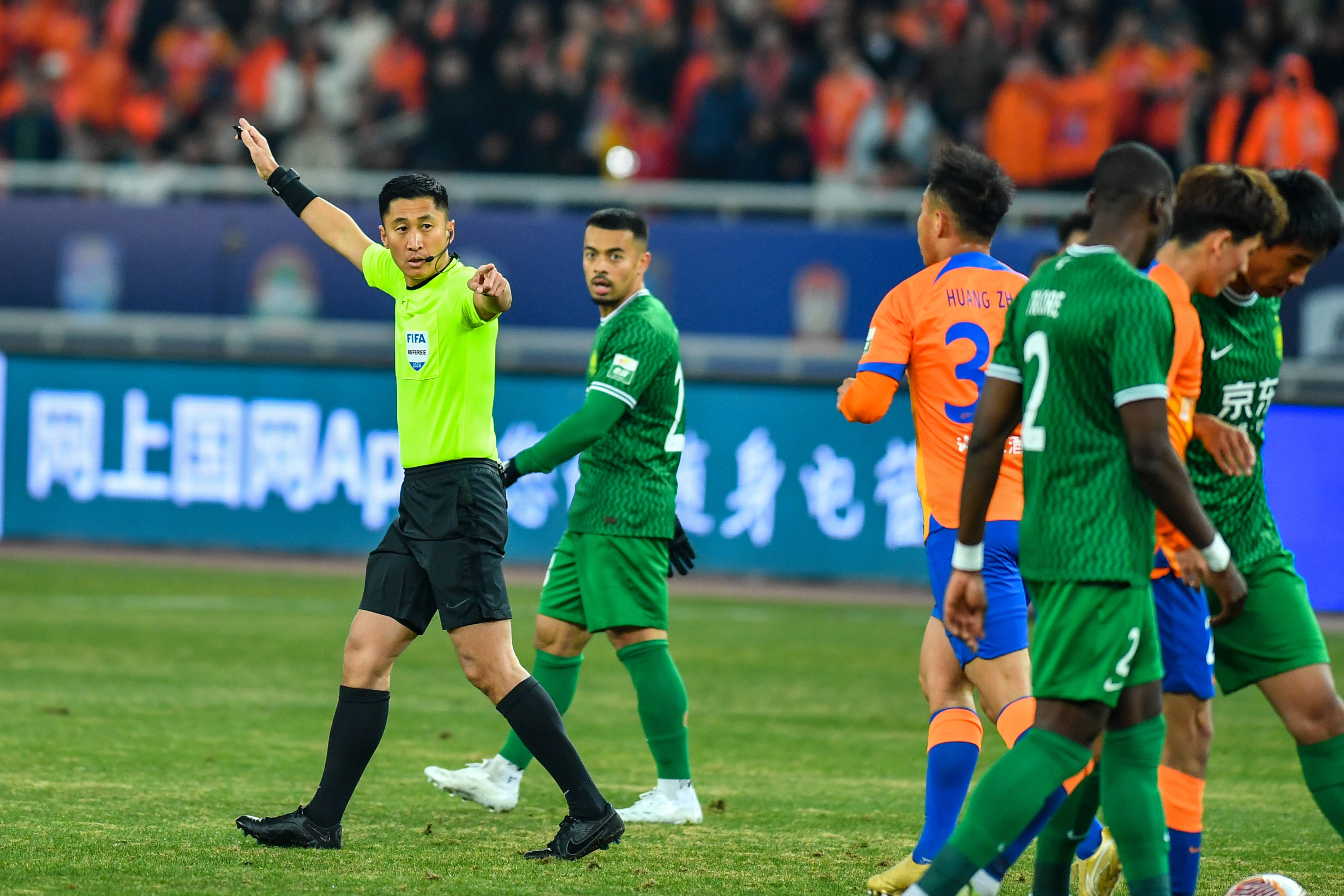 清晨德甲焦点战，北京国安调整名单，管理层满意，控场能力受关注的简单介绍